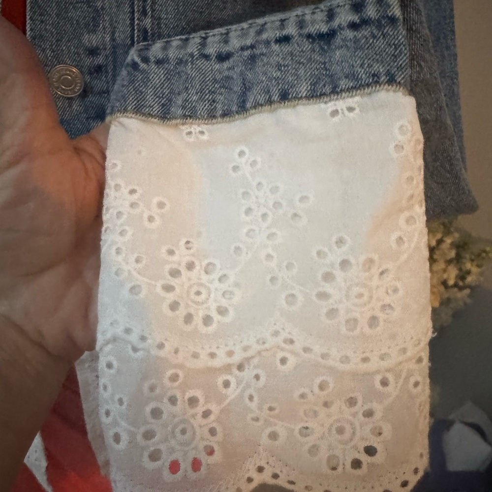 Denim Jacket with Lace Cotton Trim. Lion broach included. - Picture 13 of 14